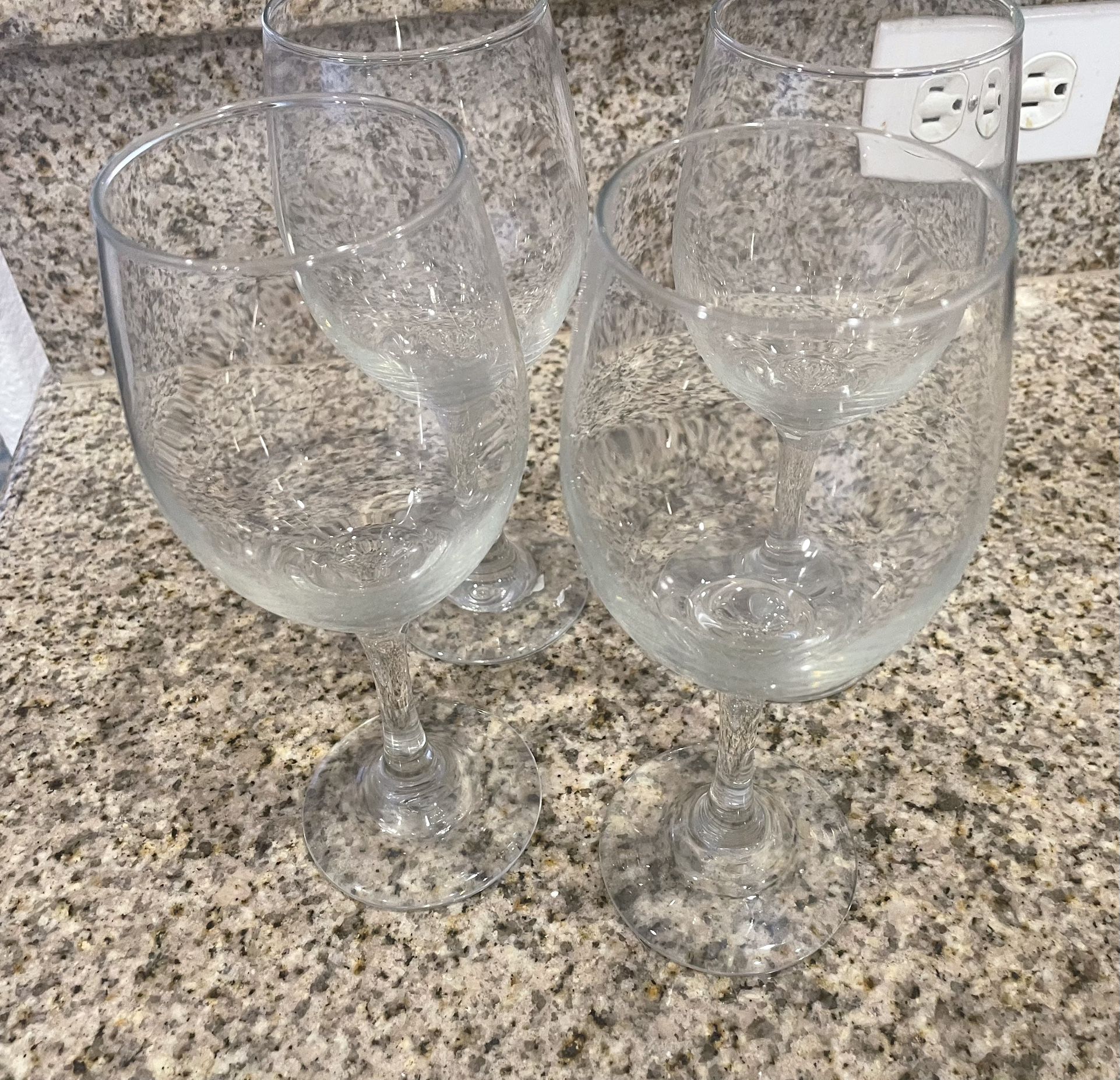 4 Wine Glasses