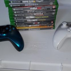 Xbox One With 2 Controller LOOK AND READ
