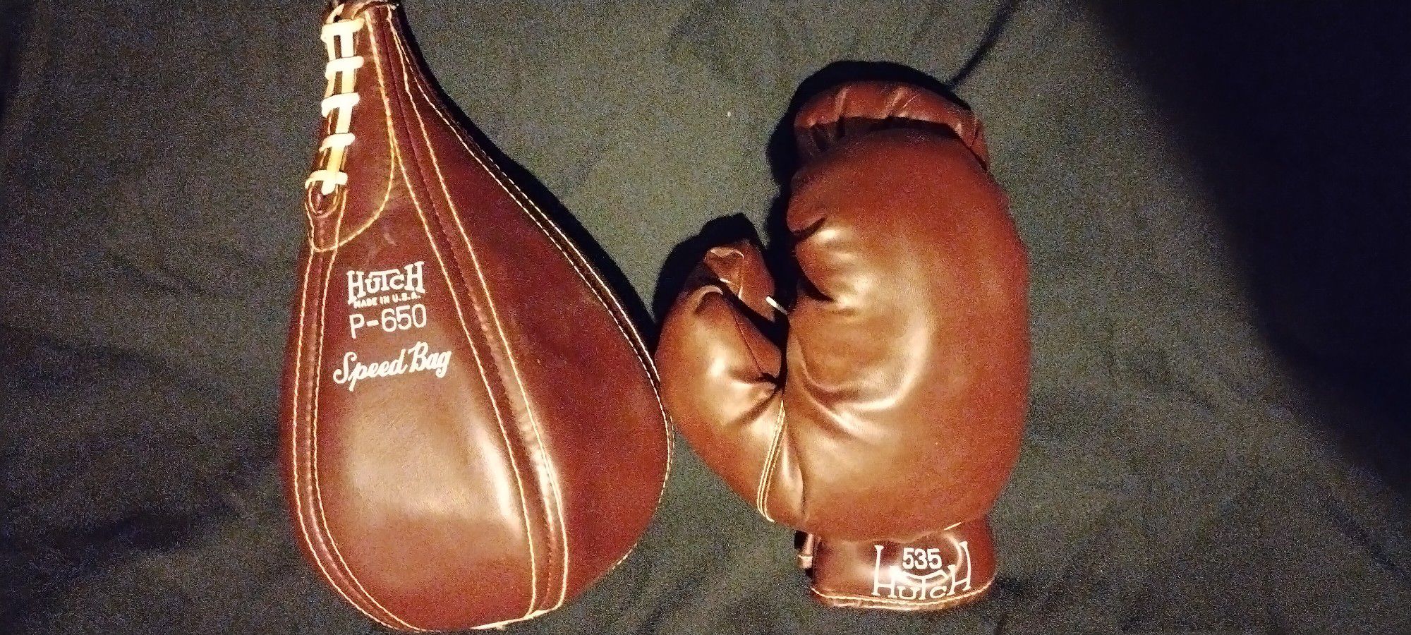 Vintage Hutch Youth Speed Bag And Boxing Gloves 