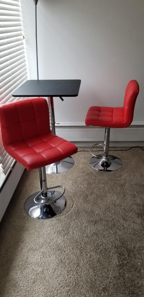Adjustable table with 2 leather stools