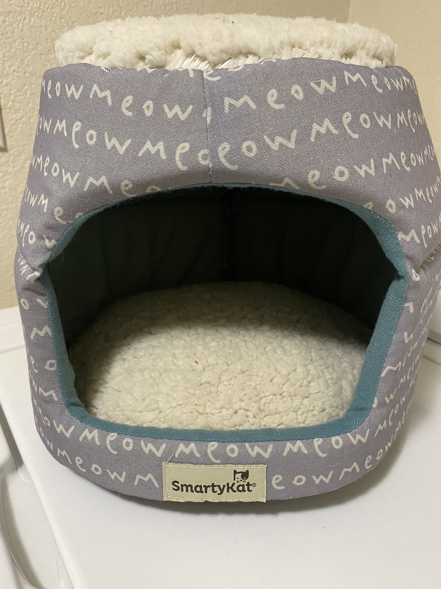 SmartyKat Domed Cat Bed