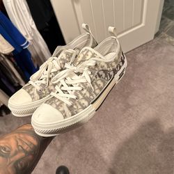 Louie Vuitton Skate Sneaker for Sale in Riverside, CA - OfferUp