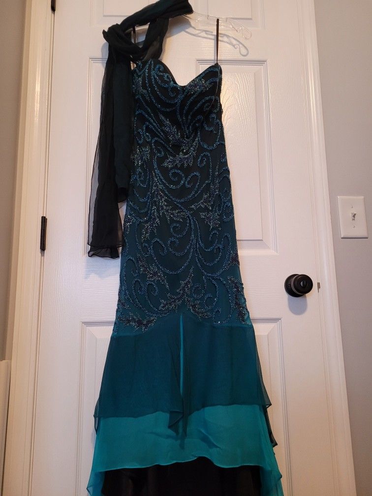 Long gala dress With Scarf