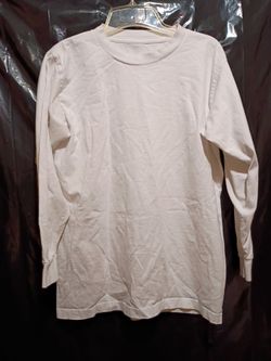 Plain white long sleeve crew neck t shirt. Size Medium.