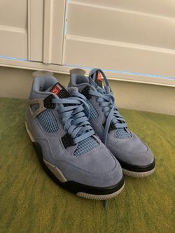 UNC Jordan 4 Size 9.5 USED