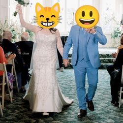 Oleg Cassini White bead embroidered wedding dress Size 10 Ivory mermaid style with a sweetheart neckline

Condition is used with a couple small tears 