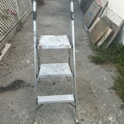 3 Step Aluminum Ladder Has Lots Op Paint Spills On It