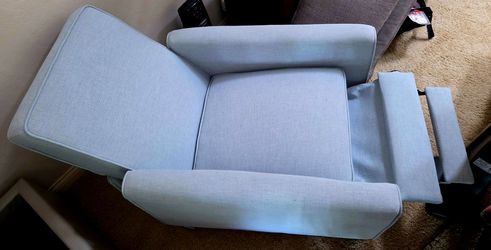 Recliner (manual, baby blue) - FREE