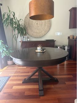 Round Expanding Dining Table