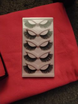 False Eyelashes 