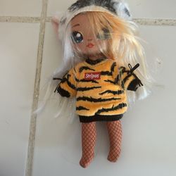 Na Na Surprise 7" Doll - Bianca Bengal in Yellow Tiger Stripe Shirt