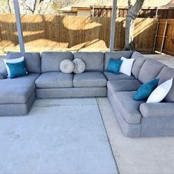 GORGEOUS SECTIONAL 