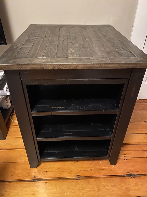 Jordan’s Furniture Kitchen Island for Sale in Boston, MA OfferUp