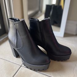 Black Platform Boot Women’s Size 8