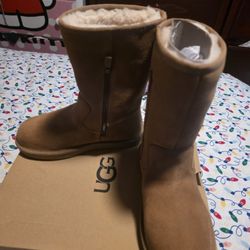 UGG Size 5 Nuevitas!