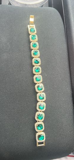Green Cubic Zirconia
