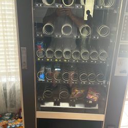 Snack Machine Works Well Set To Free Or Put Money In. It Comes With Two Keys.