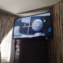 Flat Screen Sanyo Tv,,Big 65"