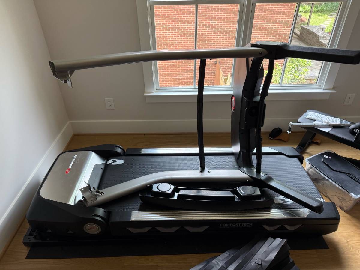 Bowflex BTX216 treadmill $1899 new - $300