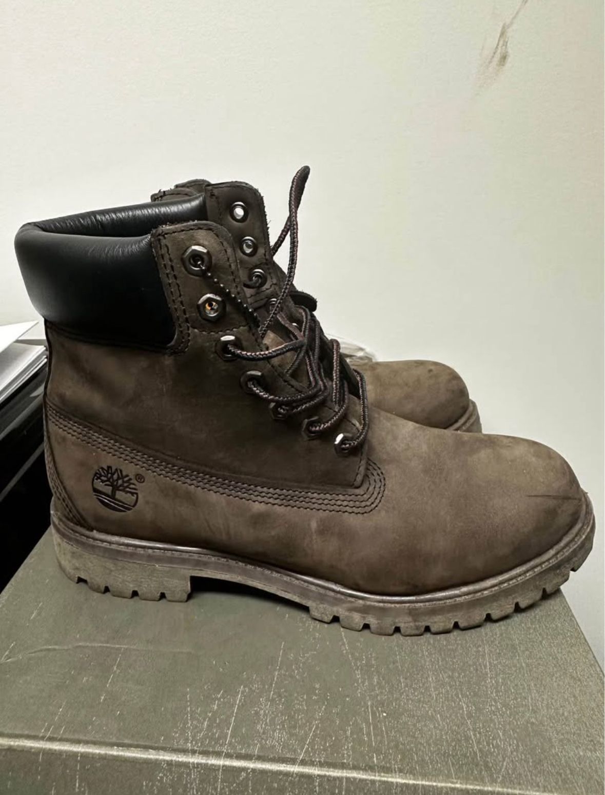 Chocolate men’s timbs size 8.5