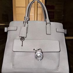 Nice mk purse like new only $75