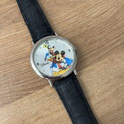 Disney Seiko Rare Vintage Mickey Mouse Donald Goofy Watch Special Edition
