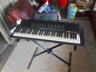 YAMAHA KEYBOARD & STAND