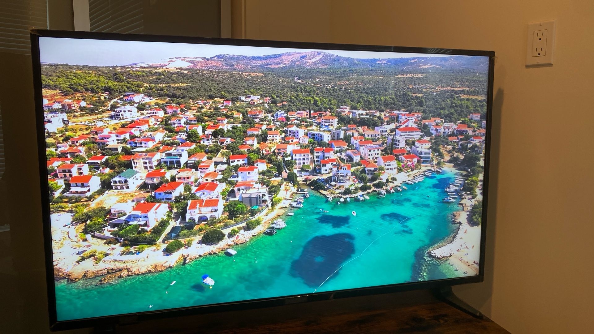 TV - Insignia 50” 4K UHD Smart Fire TV