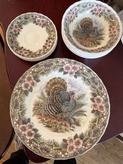 Thanksgiving Pattern Churchill 16 Piece Dining Set