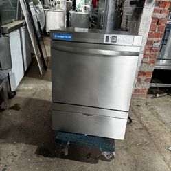 Under the counter dishwasher 