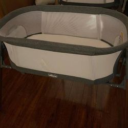 Chicco LullaGlide™ 3-in-1 Baby Bassinet Gliding and Portable