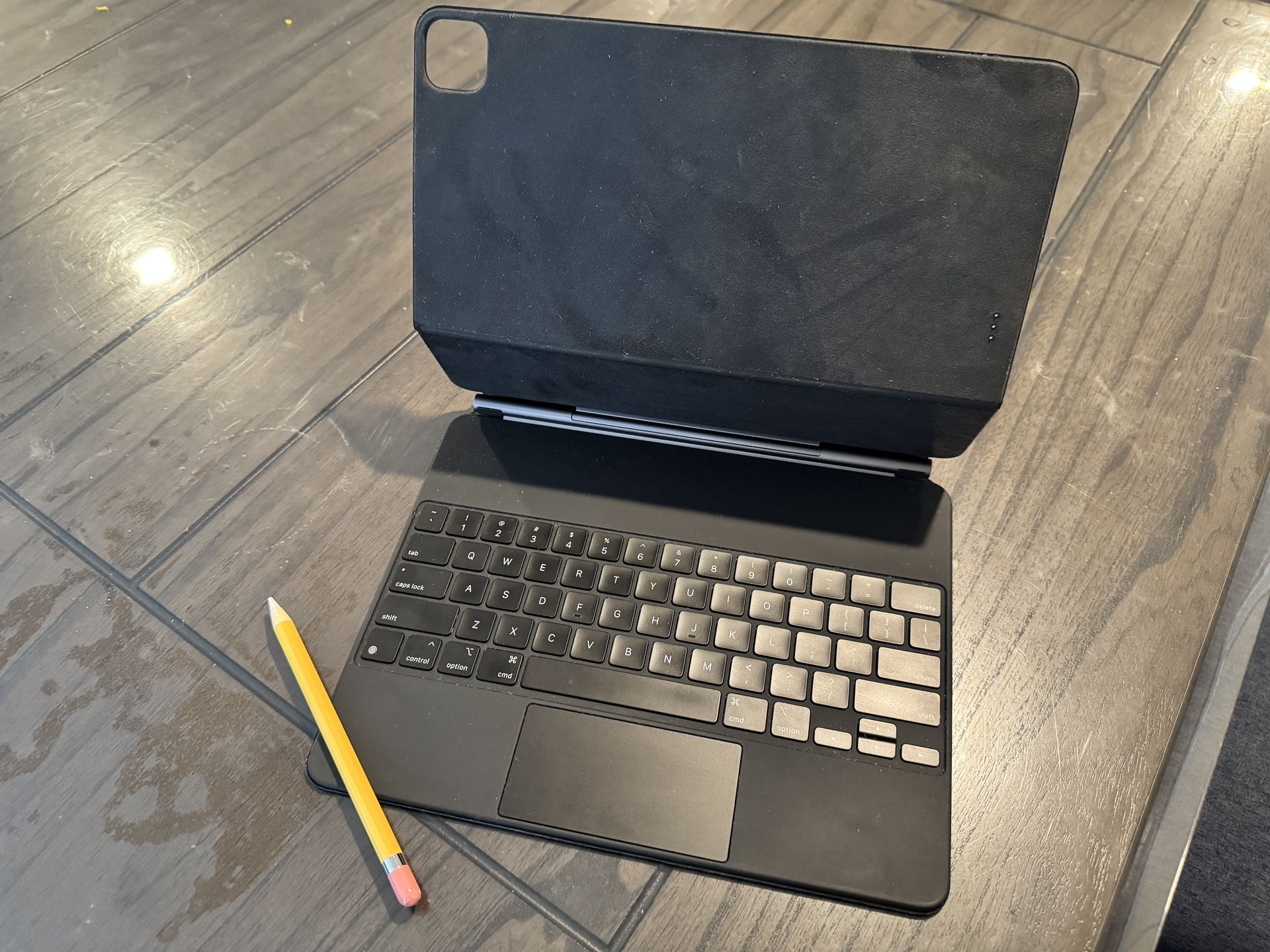 Apple Magic Keyboard and Pencil