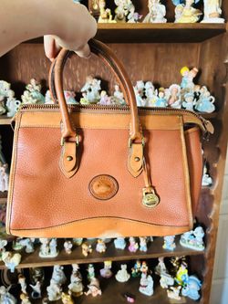 Vintage Dooney And Bourke leather purse