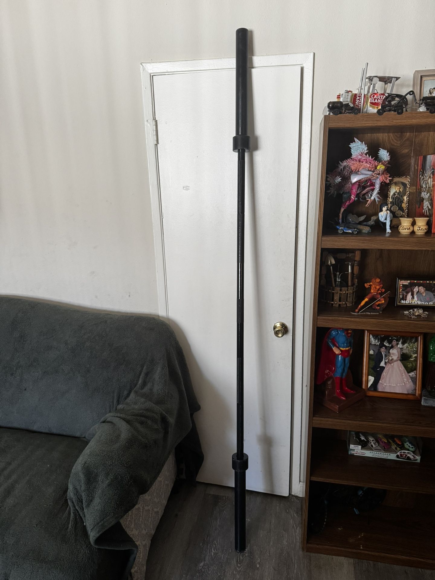 Black Weightlifting / Powerlifting Barbell