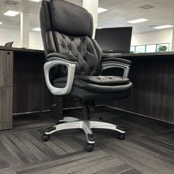 The St James Leather Executive Office Chair
