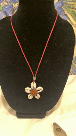 Cowrie Shell Flower Pendant Necklace