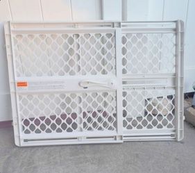 Pet Gate Safely Gate Very Clean 24" to 41" Wide X 26" Tall