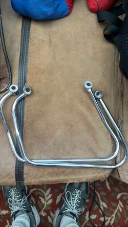 Harley saddlebag mounts