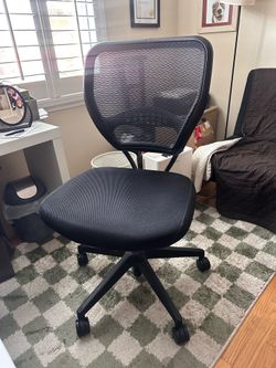 Adjustable height computer chair
