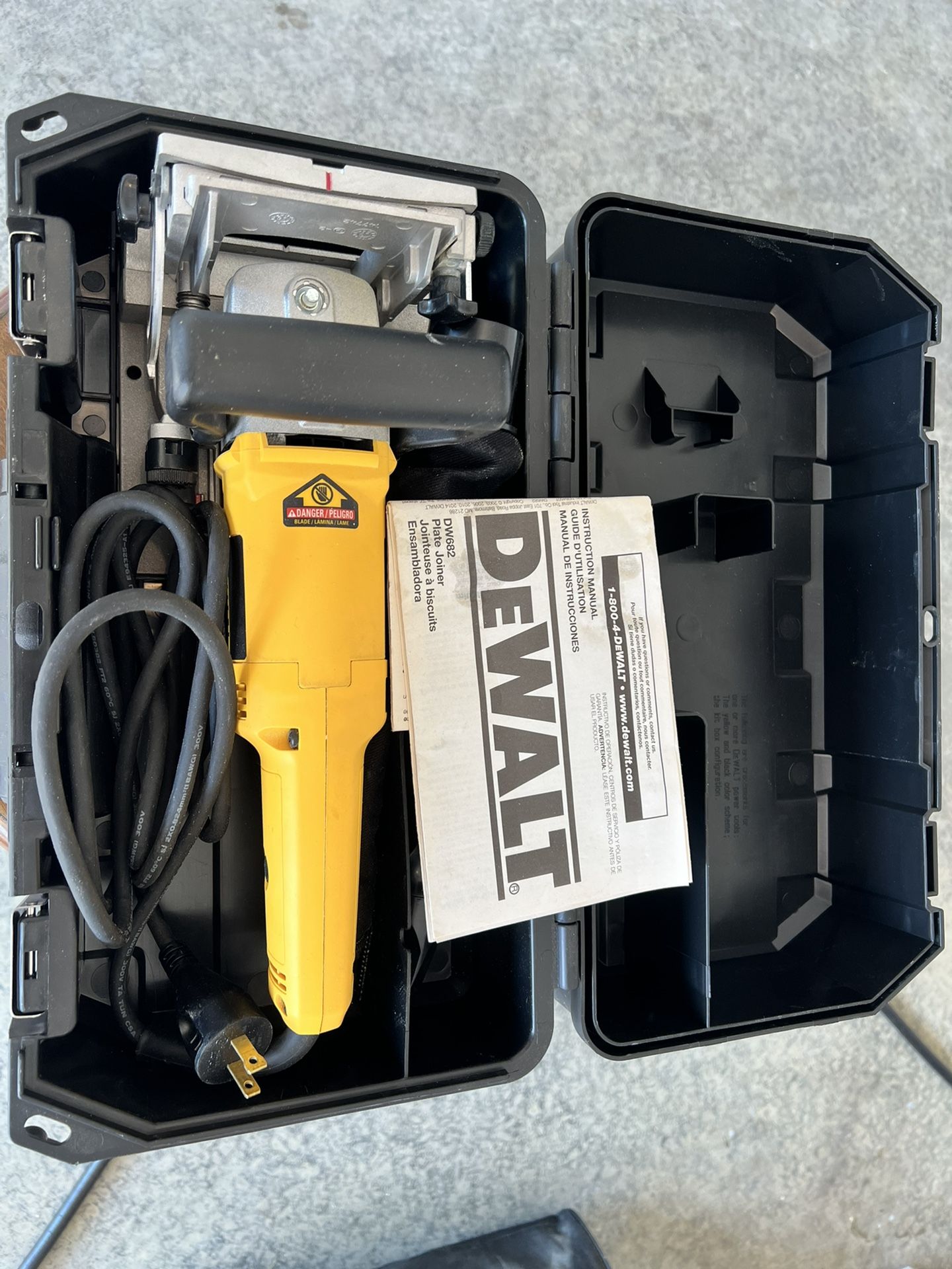 DEWALT Biscuit Joiner Kit, 6.5-Amp (DW682)