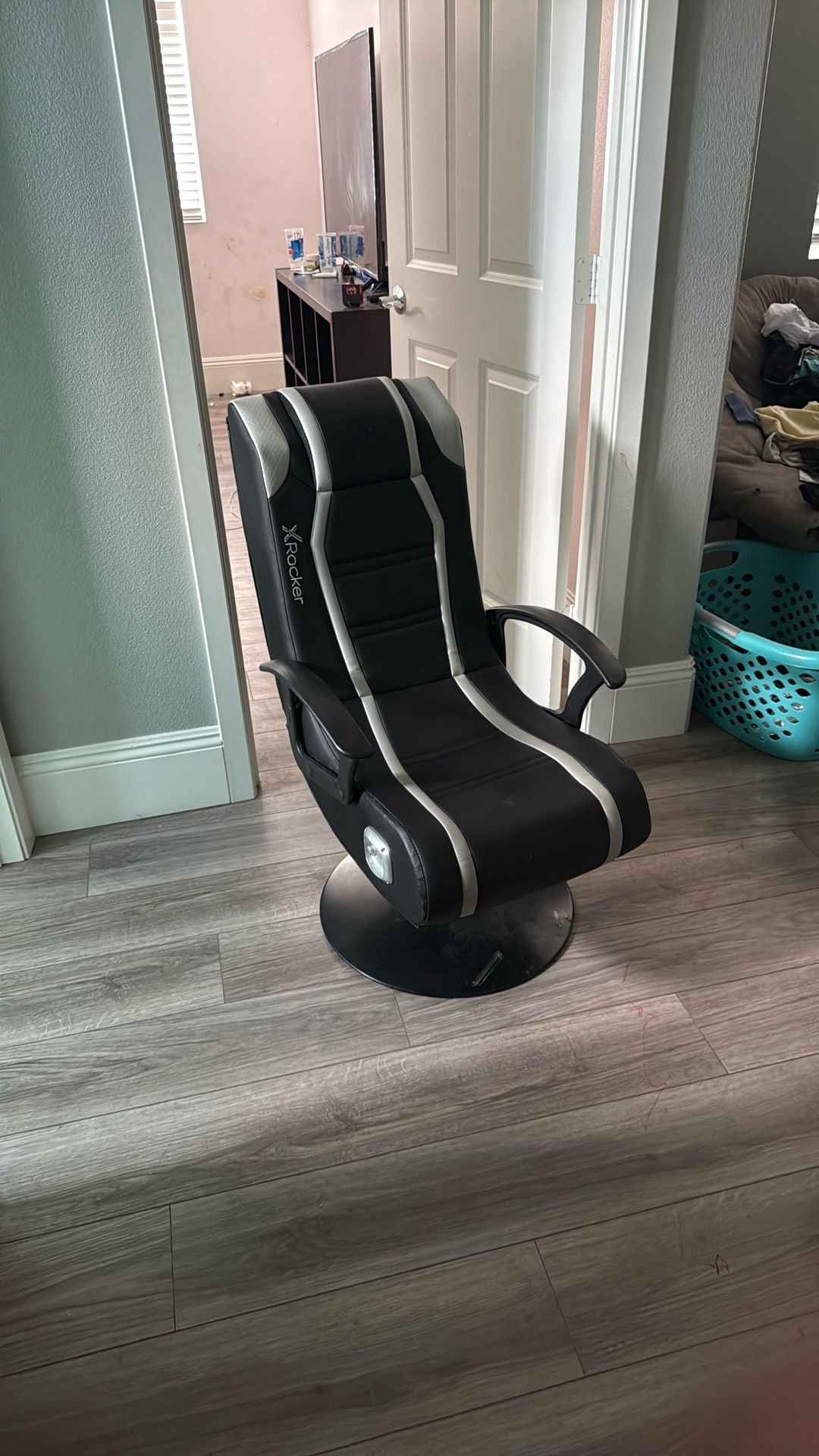 X rocker junior gaming chair w built in speaker