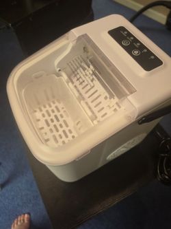 Ice Maker - Excellent condition