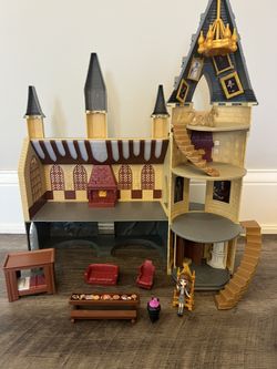 Wizarding  World Hogwarts Castle
