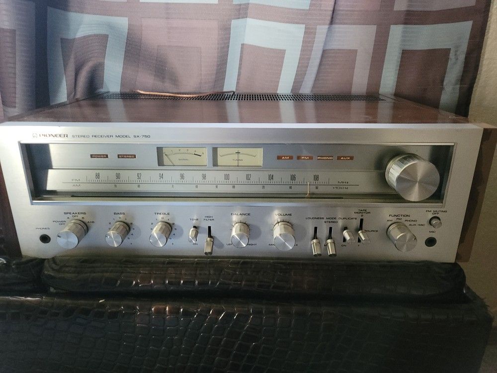 Pioneer SX-750 Stereo Receiver