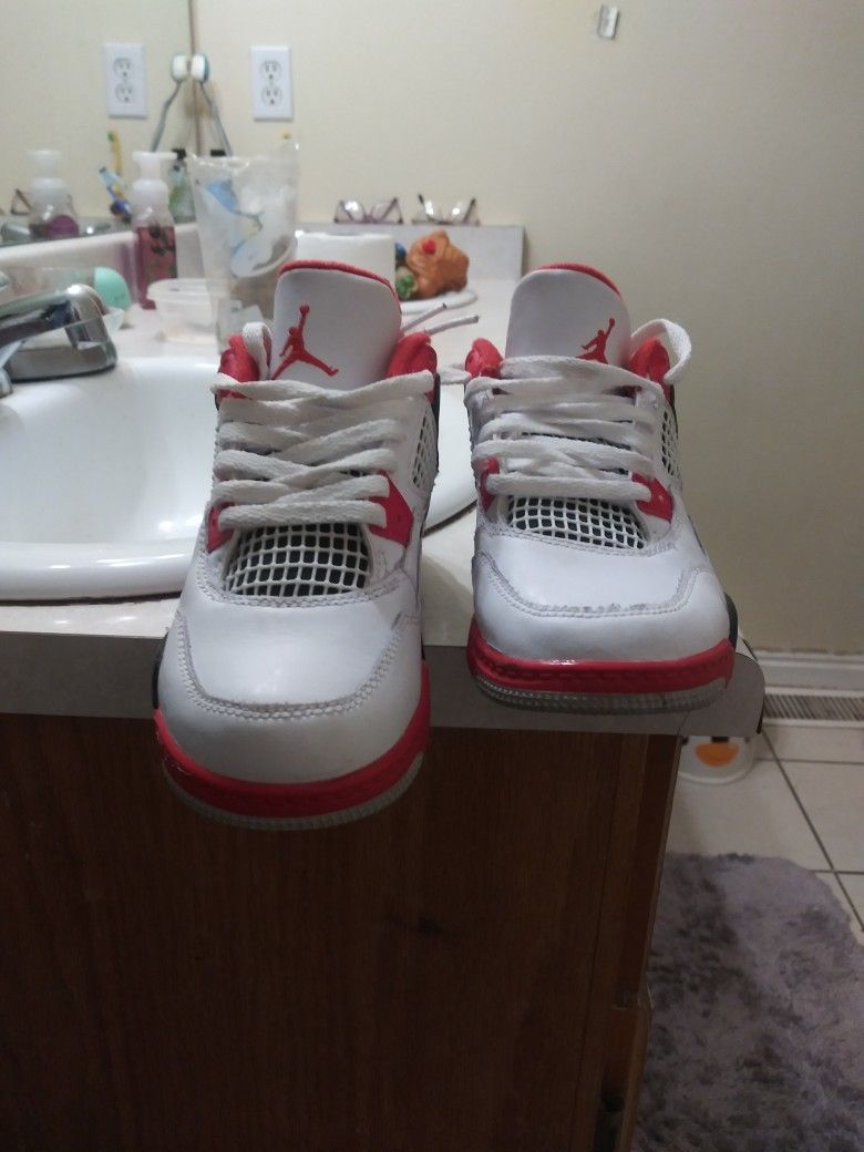 AIR JORDANS 4S BASICALLY BRAND NEW