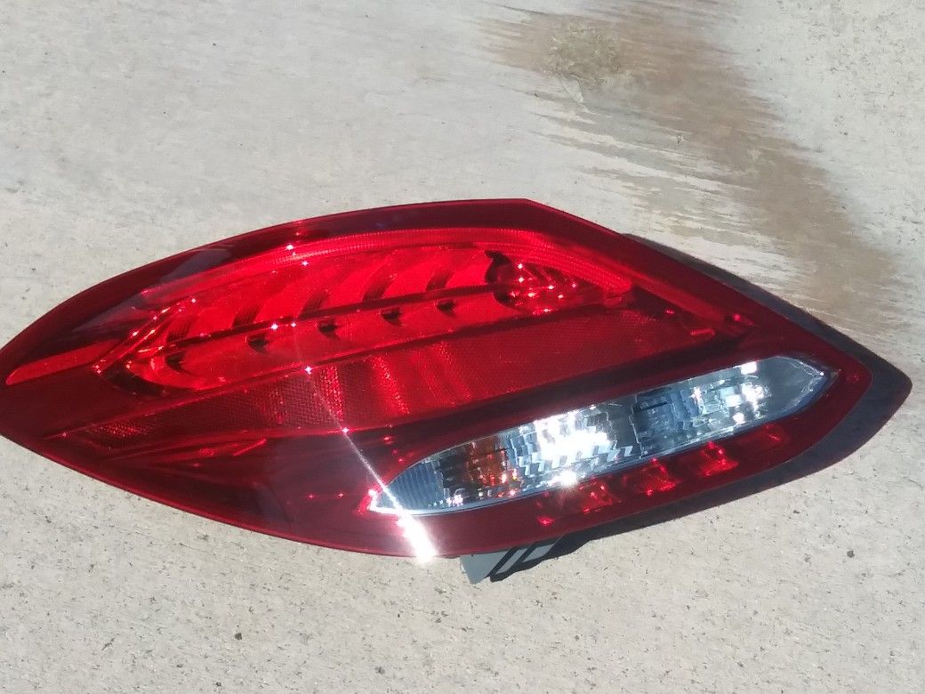 2016 2017 2018 MERCEDES BENZ C250 C300 C350 C400 W205 BODY LEFT DRIVER SIDE TAILAMP TAILLIGHT OEM ORIGINAL PART REGULAR A2059061802