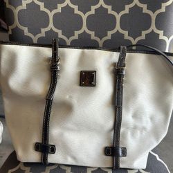 Dooney & Bourke 