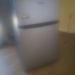 Minie Refrigerator 