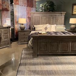 Wyndahl Rustic Brown Panel Bedroom Set Ashley /Queen and King Bed Frame