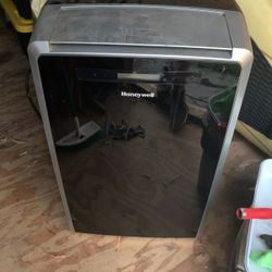 Honeywell we 14,000 BTU room Heater And air conditioner 